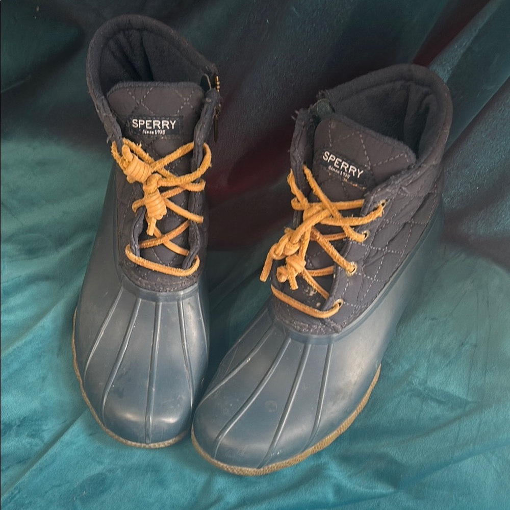 Sperry Navy and Tan Winter Boots